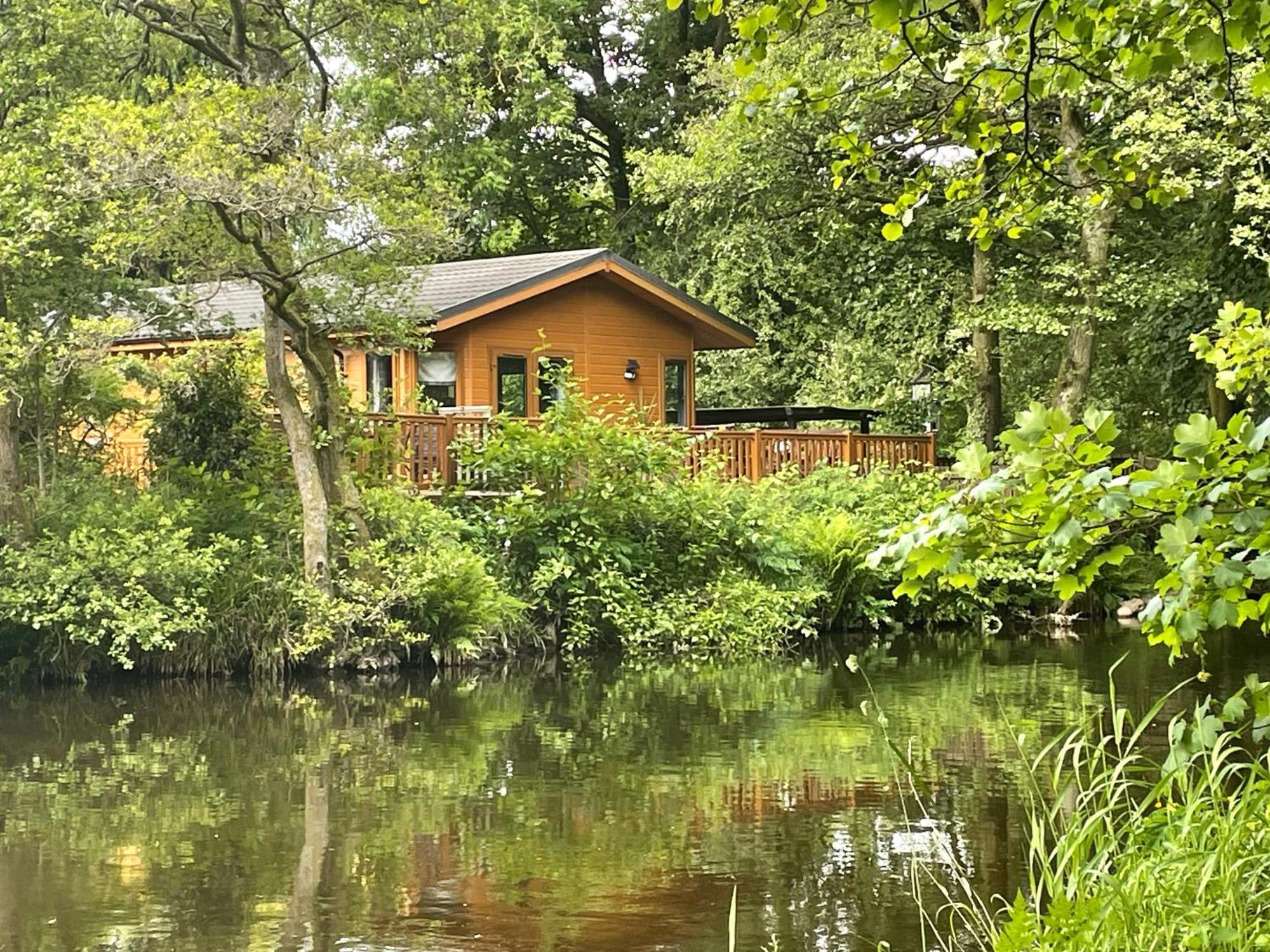 Riverbank Lodge Dollar Exterior photo